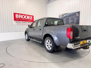 2010 Nissan Navara 2.5 Dci Acenta 4WD Euro 4 4dr in Grey — image 6