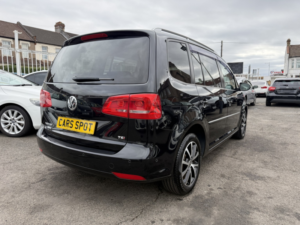 2015 Volkswagen Touran 1.4 Tsi High Line Fresh Import Verified Mile Finance Avb in Black — image 5