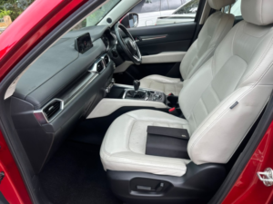 2017 Mazda Cx-5 2.2 Skyactiv-D Sport Nav in Red — image 6