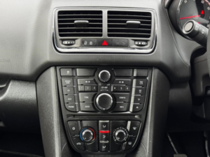 2014 Vauxhall Meriva 1.4i Life Euro 6 5dr in Red — image 4