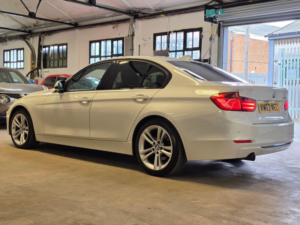 2014 BMW 3 Series 2.0 318d Sport Euro 5 (s/s) 4dr in White — image 6