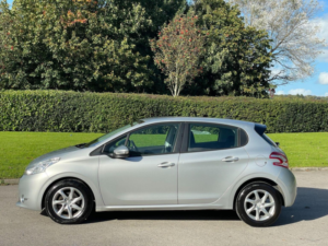 2014 Peugeot 208 1.4 E-Hdi Active Egc Euro 5 (s/s) 5dr in Silver — image 4