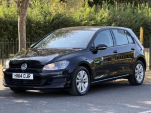 2014 Volkswagen Golf 1.4 Tsi Bluemotion Tech Se in Black — image 3