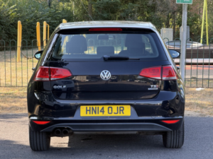 2014 Volkswagen Golf 1.4 Tsi Bluemotion Tech Se in Black — image 4