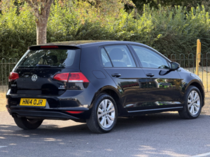 2014 Volkswagen Golf 1.4 Tsi Bluemotion Tech Se in Black — image 5
