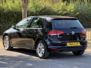2014 Volkswagen Golf 1.4 Tsi Bluemotion Tech Se in Black — image 6