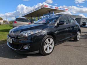 2012 Renault Megane 1.6 16v Dynamique Tomtom in Black — image 2