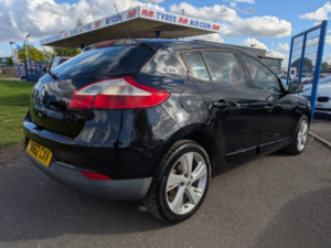 2012 Renault Megane 1.6 16v Dynamique Tomtom in Black — image 4