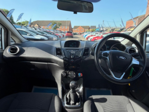 2015 Ford Fiesta 1.25 Zetec Euro 6 5dr in White — image 2