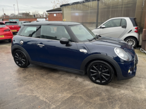 2015 MINI Hatch 2.0 Cooper S 3-Door Hatch In Lapis Luxury Blue in Blue — image 3