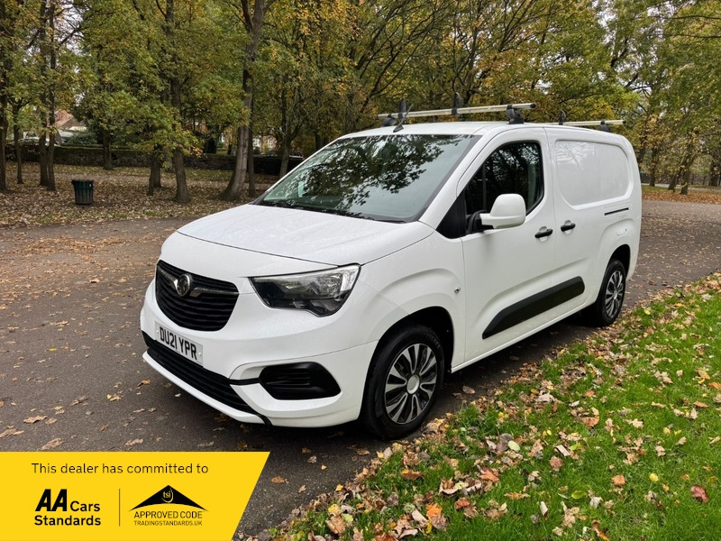 2021 Vauxhall Combo L2h1 2300 Sportive in White — image 1