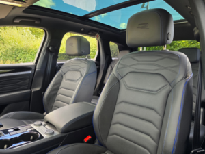 2023 Volkswagen Touareg 3.0 V6 Tsi Ehybrid 14.3kwh R SUV 5dr Petrol Plug-In Hybrid Tiptronic 4motion Euro 6 (s/s) (462 Ps) in Blue — image 2