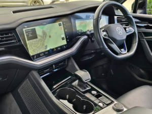 2023 Volkswagen Touareg 3.0 V6 Tsi Ehybrid 14.3kwh R SUV 5dr Petrol Plug-In Hybrid Tiptronic 4motion Euro 6 (s/s) (462 Ps) in Blue — image 3