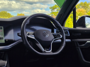 2023 Volkswagen Touareg 3.0 V6 Tsi Ehybrid 14.3kwh R SUV 5dr Petrol Plug-In Hybrid Tiptronic 4motion Euro 6 (s/s) (462 Ps) in Blue — image 6