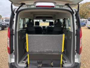 2021 Ford Grand Tourneo Connect Wav Wheelchair Accessible Vehicle 1.5 Tourneo Connect Zetec Grand Tourneo 1.5l Ecoblue 100ps Fwd 6 S in Silver — image 5