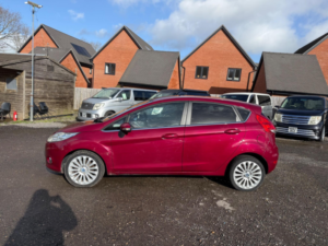2009 Ford Fiesta 1.6 Titanium Hatchback 5dr Petrol Manual (139 G/km, 118 Bhp) in Red — image 2