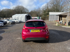 2009 Ford Fiesta 1.6 Titanium Hatchback 5dr Petrol Manual (139 G/km, 118 Bhp) in Red — image 4