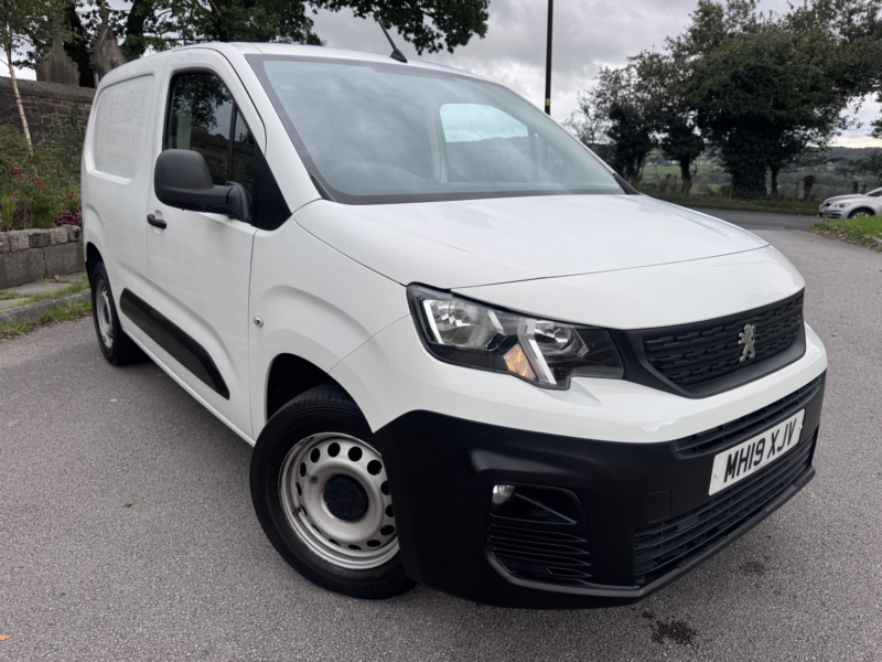 2019 Peugeot Partner 1.6 Bluehdi 1000 Grip in White — image 1