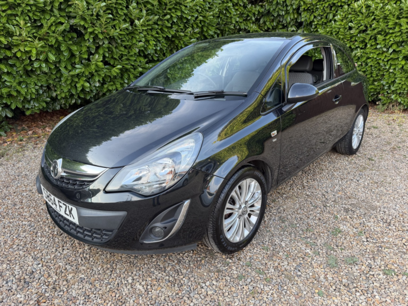 2014 Vauxhall Corsa 1.2 16v Se in Black — image 1