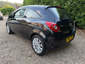 2014 Vauxhall Corsa 1.2 16v Se in Black — image 4