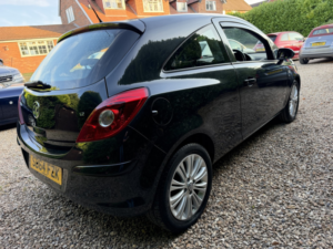 2014 Vauxhall Corsa 1.2 16v Se in Black — image 6