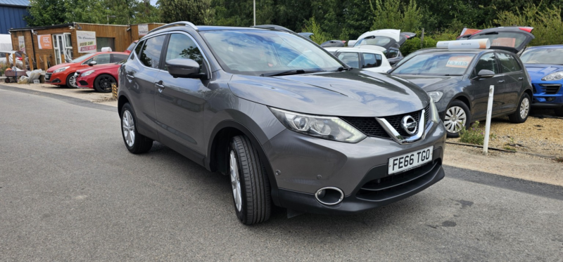 2016 Nissan Qashqai 1.5 Dci Tekna in Grey — image 1