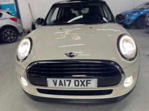 2017 MINI Hatch 1.5 Cooper Euro 6 (s/s) 3dr in White — image 4