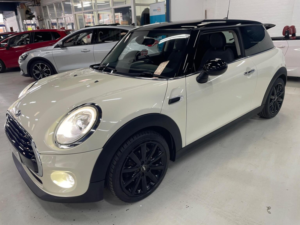 2017 MINI Hatch 1.5 Cooper Euro 6 (s/s) 3dr in White — image 5