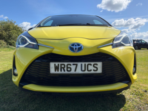 2017 Toyota Yaris 1.5 Vvt-H Yellow Bi-Tone Limited Edition E-CVT Euro 6 (s/s) 5dr in Yellow — image 5
