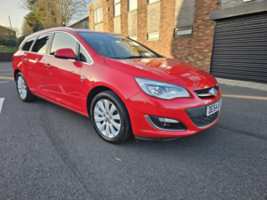 2014 Vauxhall Astra 2.0 Cdti Elite in Red — image 3