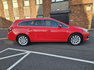 2014 Vauxhall Astra 2.0 Cdti Elite in Red — image 4