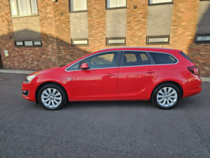 2014 Vauxhall Astra 2.0 Cdti Elite in Red — image 5
