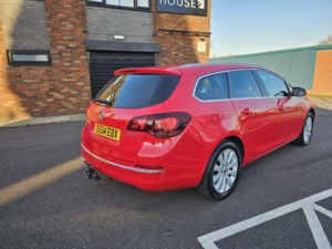 2014 Vauxhall Astra 2.0 Cdti Elite in Red — image 6