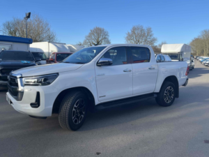 2021 Toyota Hilux D-4d Invincible — image 2