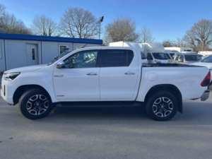 2021 Toyota Hilux D-4d Invincible — image 4