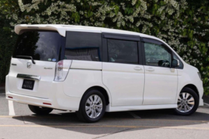 2011 Honda Stepwagon 2.0 Spada Z 5dr 8 Seats in White — image 4