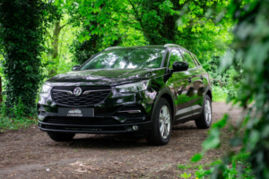 2019 Vauxhall Grandland X 1.5 Turbo D Blueinjection Se in Black — image 2