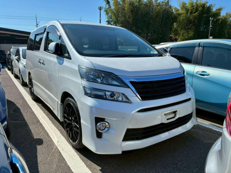 2013 Toyota Vellfire 2.4 Z 5dr 7 Seats in White — image 1
