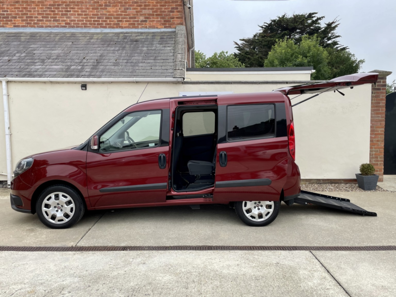2020 Fiat Doblo 1.4 Combi N1 1.4 Mpi 95hp Sx Gowrings Mobility Conversion Wheelchair Adapted Wav 2020 in Red — image 1