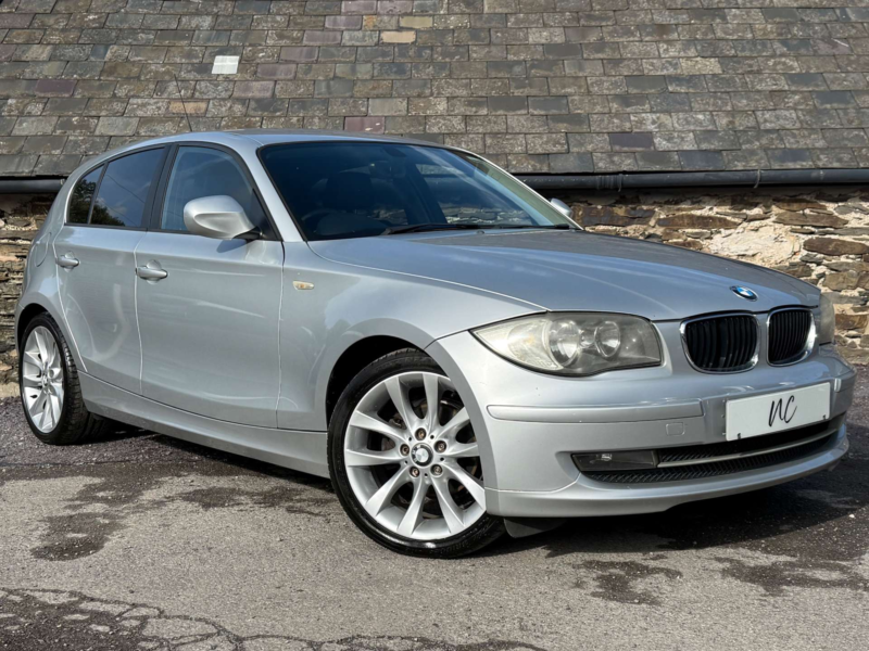 2011 BMW 1 Series 2.0 116i Sport 5dr in Silver — image 1