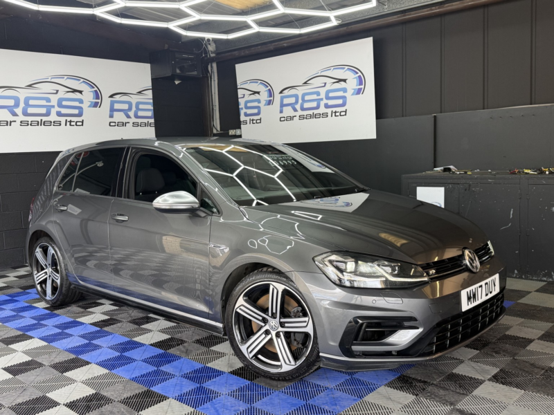 2017 Volkswagen Golf 2.0 Tsi Bluemotion Tech R in Grey — image 1