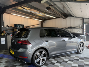 2017 Volkswagen Golf 2.0 Tsi Bluemotion Tech R in Grey — image 6