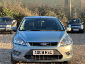 2009 Ford Focus 1.6 Zetec 5dr in Blue — image 2