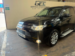 2014 Mitsubishi Outlander 2.0h 12kwh Gx4h CVT 4WD Euro 5 (s/s) 5dr in Black — image 2