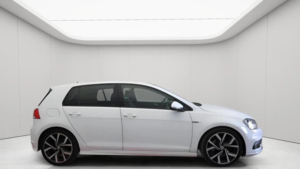 2016 Volkswagen Golf 2.0 Tdi Bluemotion Tech R-Line Edition Euro 6 (s/s) 5dr in White — image 4