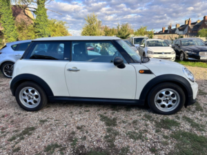 2011 MINI Hatch 1.6 First Hatch in White — image 2
