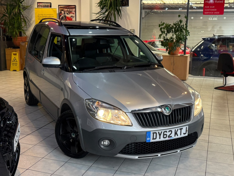 2012 Skoda Roomster 1.6 Tdi Scout in Silver — image 1