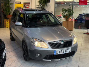 2012 Skoda Roomster 1.6 Tdi Scout in Silver — image 2