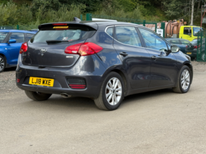 2018 Kia Ceed 1.6 Crdi 2 Hatchback 5dr Diesel Manual Euro 6 (s/s) (134 Bhp) in Multicolour — image 5