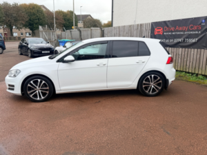 2014 Volkswagen Golf 2.0 Tdi Bluemotion Tech Gt in White — image 4